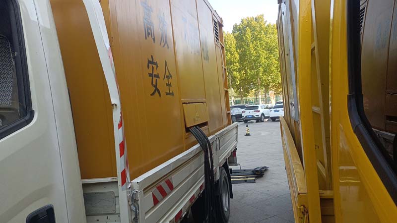 阿克陶如何判断柴油发电机组和UPS电源的切换时间是否符合要求？