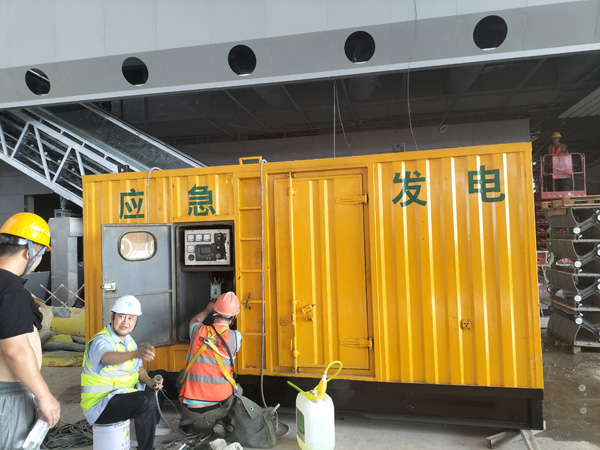 阿克陶怎样判断空气滤清器是否需要更换？